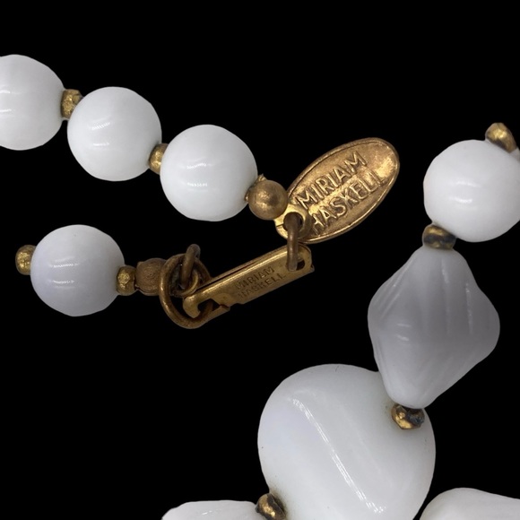 Vintage Signed Miriam Haskell Long Milk Glass Bead Necklace - Picture 4 of 5